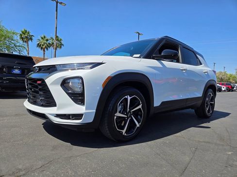 Used 2021 Chevrolet TrailBlazer RS w/ Technology Package FWD image 2