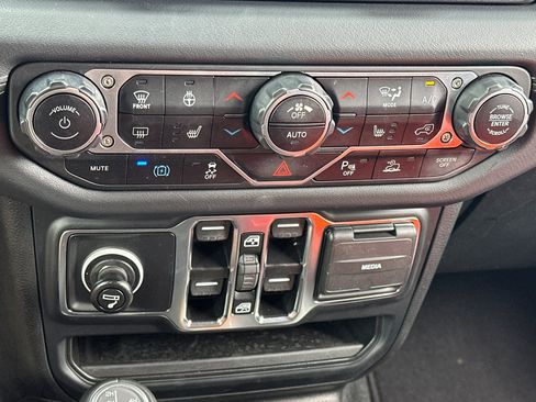 Used 2024 Jeep Wrangler High Altitude AWD/4WD image 19