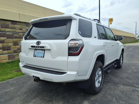 Used 2022 Toyota 4Runner SR5 Premium w/ Moonroof Package AWD/4WD image 10