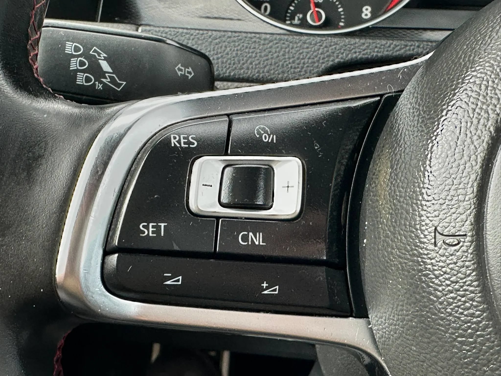 Used 2015 Volkswagen Golf 4-Door FWD image 24