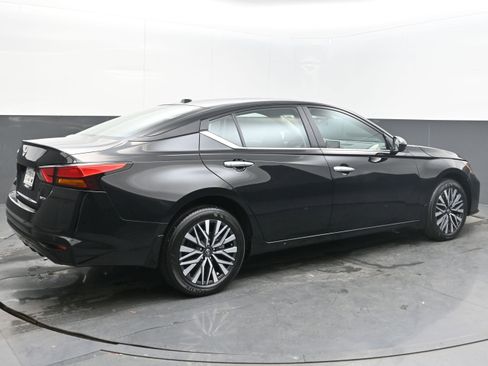 Certified 2025 Nissan Altima 2.5 SV image 7