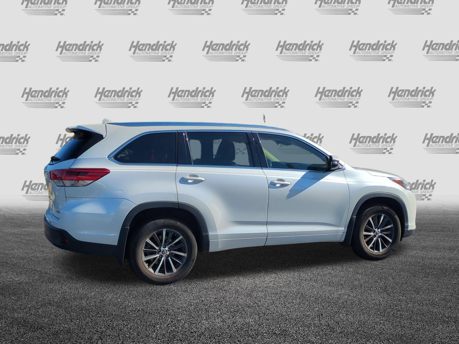 Used 2018 Toyota Highlander XLE AWD/4WD image 9