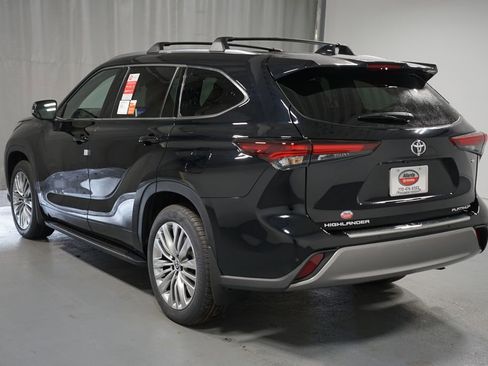 New 2026 Toyota Highlander Platinum image 6