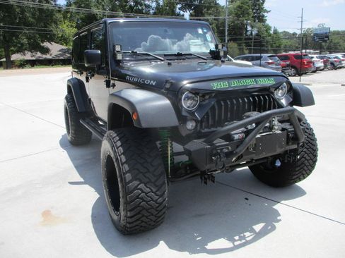 Used 2014 Jeep Wrangler Unlimited Rubicon w/ Max Tow Package AWD/4WD image 28