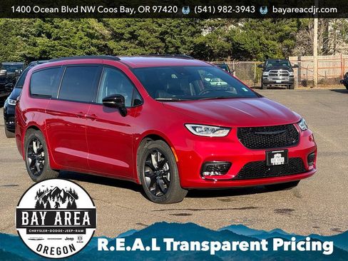 New 2026 Chrysler Pacifica Select w/ S Appearance Package FWD image 3
