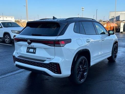 New 2026 Volkswagen Tiguan SE R-Line image 6