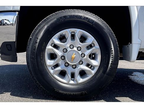 Used 2024 Chevrolet Silverado 3500 LTZ image 9