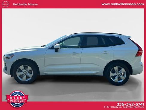 Used 2022 Volvo XC60 B5 Momentum AWD/4WD image 3
