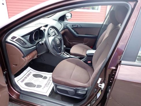 Used 2010 Kia Forte EX FWD image 7