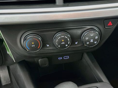 Used 2025 Chevrolet Trax RS w/ Driver Confidence Package FWD image 23