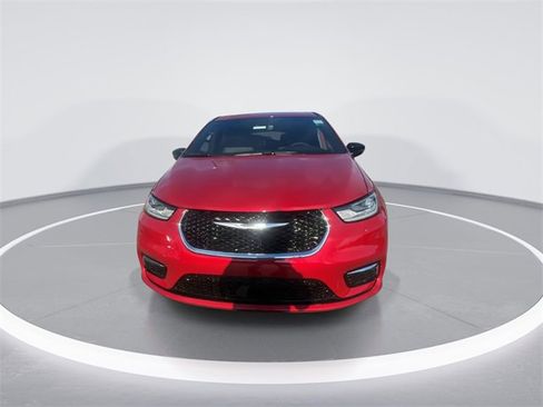 New 2026 Chrysler Pacifica Select image 3