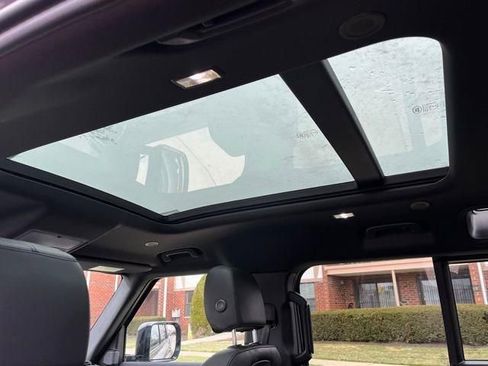 Used 2022 Land Rover Defender 110 X-Dynamic SE AWD/4WD image 30