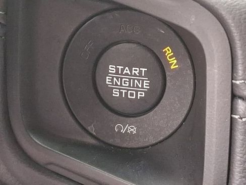 Used 2025 Jeep Wrangler Unlimited Sahara w/ Safety Group AWD/4WD image 25