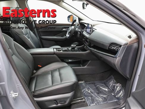 Used 2023 Nissan Rogue SL AWD/4WD image 24