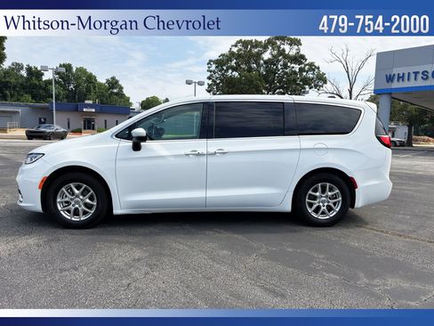 Used 2023 Chrysler Pacifica Touring-L FWD image 8