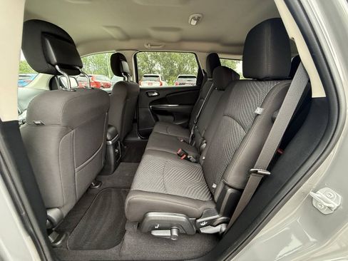 Used 2020 Dodge Journey SE FWD image 20