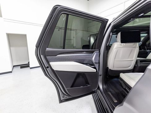 Used 2026 Cadillac Escalade V w/ LPO, Onyx Lite Package AWD/4WD image 52