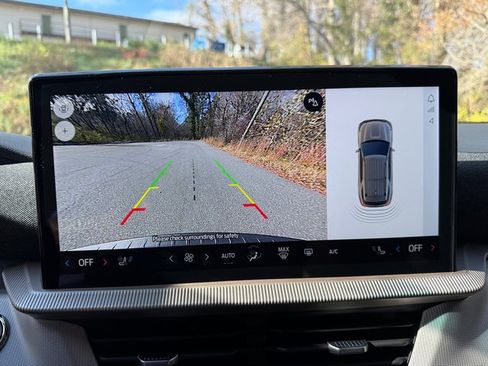 Used 2025 Ford Explorer Active w/ Active Comfort Package image 25