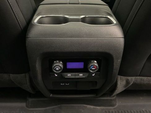 Used 2024 Chevrolet Traverse RS image 30