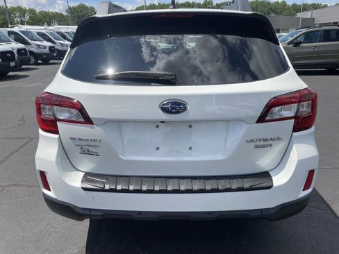 Used 2017 Subaru Outback 3.6R Limited AWD/4WD image 4