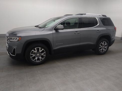 Used 2020 GMC Acadia SLT w/ Driver Alert Package II image 2