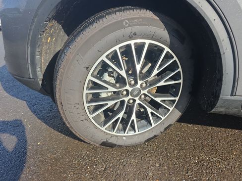 Used 2022 Ford Escape SEL w/ Technology Package image 13