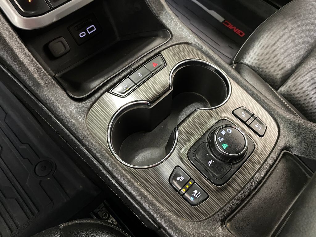 Used 2023 GMC Acadia SLT w/ Technology Package AWD/4WD image 32