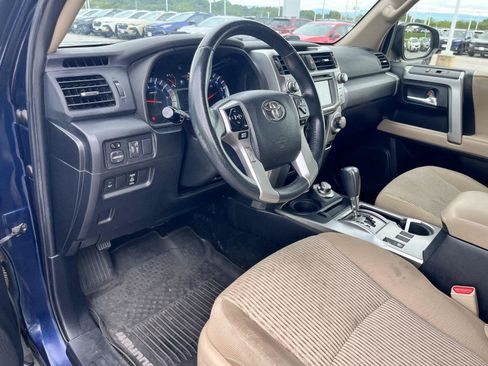 Used 2017 Toyota 4Runner SR5 AWD/4WD image 10