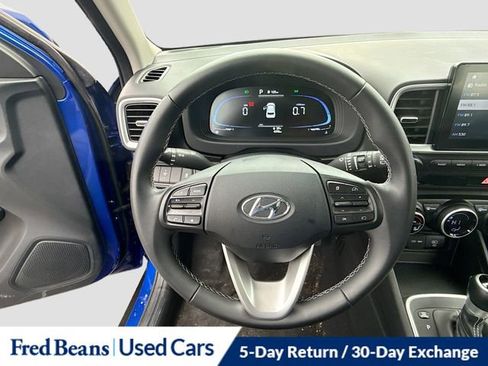 Used 2025 Hyundai Venue SEL image 12
