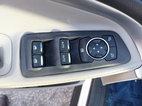 Used 2013 Ford Explorer XLT image 26