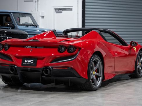 Used 2021 Ferrari F8 Tributo image 6