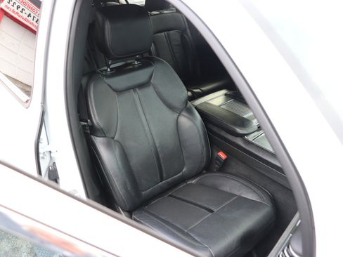 Used 2024 Jeep Wagoneer L Series II w/ Flexible Seating Group image 16