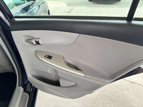 Used 2013 Toyota Corolla LE FWD image 19