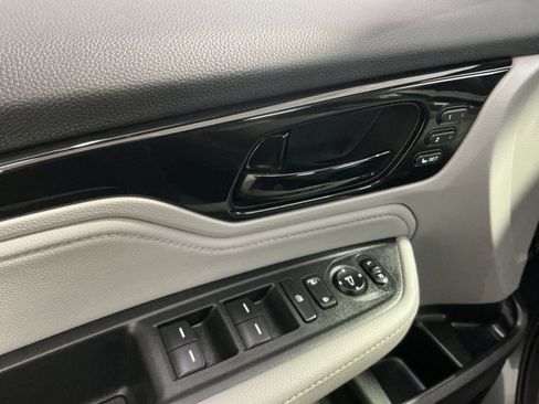 Used 2023 Honda Odyssey Touring image 16