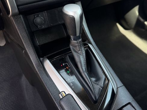 Used 2019 Toyota Corolla LE w/ Carpet Mat Package (TMS) FWD image 26