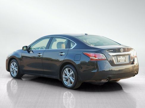 Used 2014 Nissan Altima 2.5 SL w/ Technology Package FWD image 3