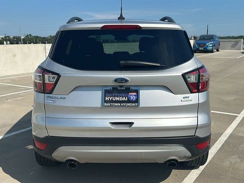 Used 2018 Ford Escape SE w/ SE Sync 3 Package FWD image 11
