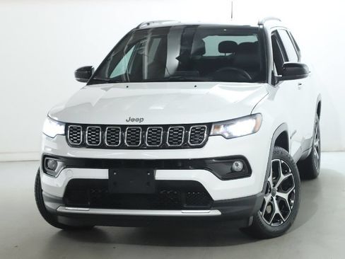 Used 2025 Jeep Compass Limited AWD/4WD image 3