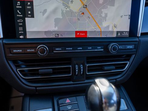 Used 2020 Porsche Macan AWD/4WD image 42