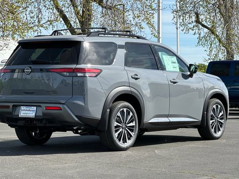New 2026 Nissan Pathfinder Platinum image 4