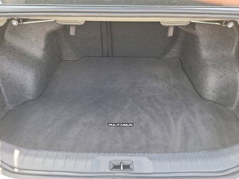 Used 2024 Nissan Altima 2.5 SV FWD image 11