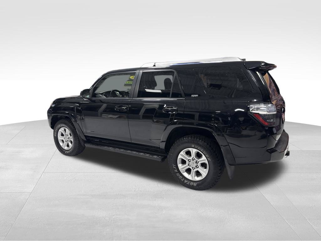 Used 2016 Toyota 4Runner SR5 AWD/4WD image 4
