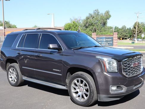 Used 2018 GMC Yukon Denali image 2