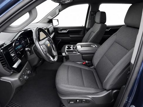 Used 2022 Chevrolet Silverado 1500 LT AWD/4WD image 7