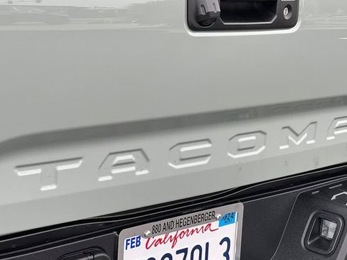 Used 2022 Toyota Tacoma TRD Off-Road w/ TRD Premium Off Road Package AWD/4WD image 36