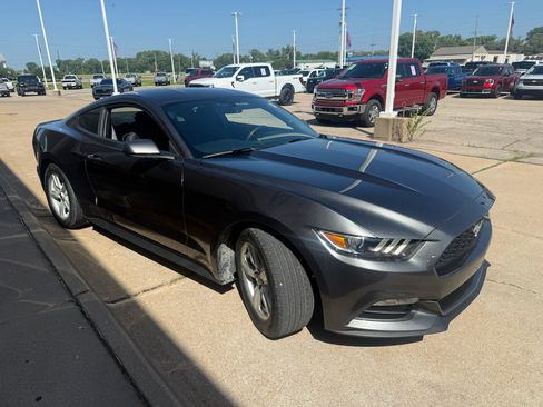 Used 2017 Ford Mustang Coupe RWD image 7