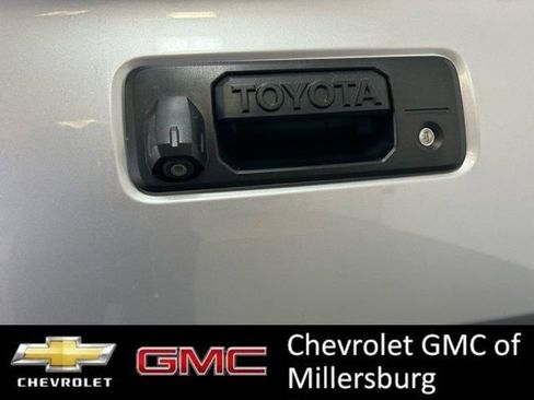 Used 2017 Toyota Tacoma TRD Off-Road w/ Premium & Technology Package image 8