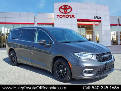 Used 2023 Chrysler Pacifica Touring-L FWD image 1