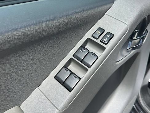 Used 2018 Nissan Frontier SV AWD/4WD image 16