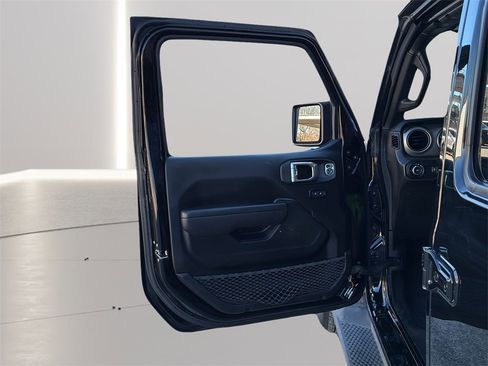 Used 2023 Jeep Wrangler Unlimited Sport image 25